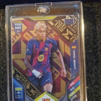 lamine yamal momentum kartica